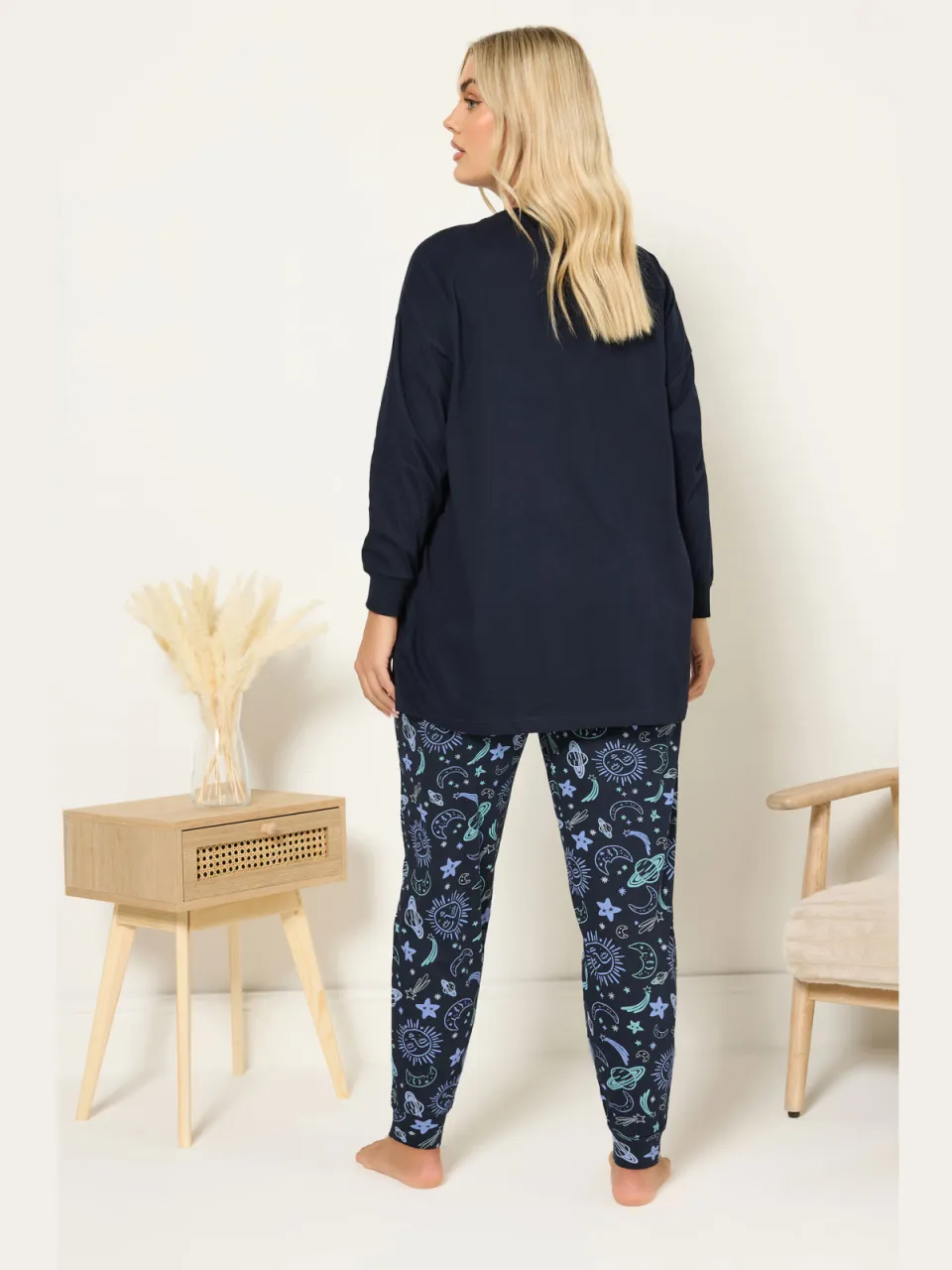Yours Marineblauwe 'Dream Explorer' Pyjamaset Met Manchetten-44, foto 3