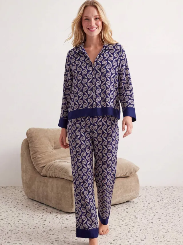 Trendyol TRENDYOLMİLLA Dames Donkerblauw Geometrisch patroon Lang, Regular fit Pyjama- Sets Marineblauw/Blauw