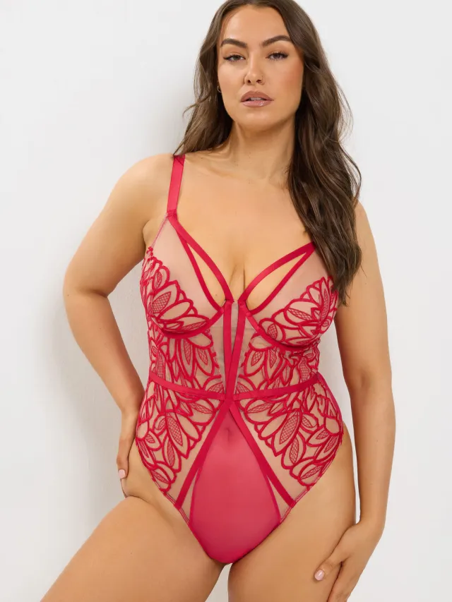 Playful Promises Grote Maten Rode Bodysuit Met Bandjes En Geborduurde Bloemen Red