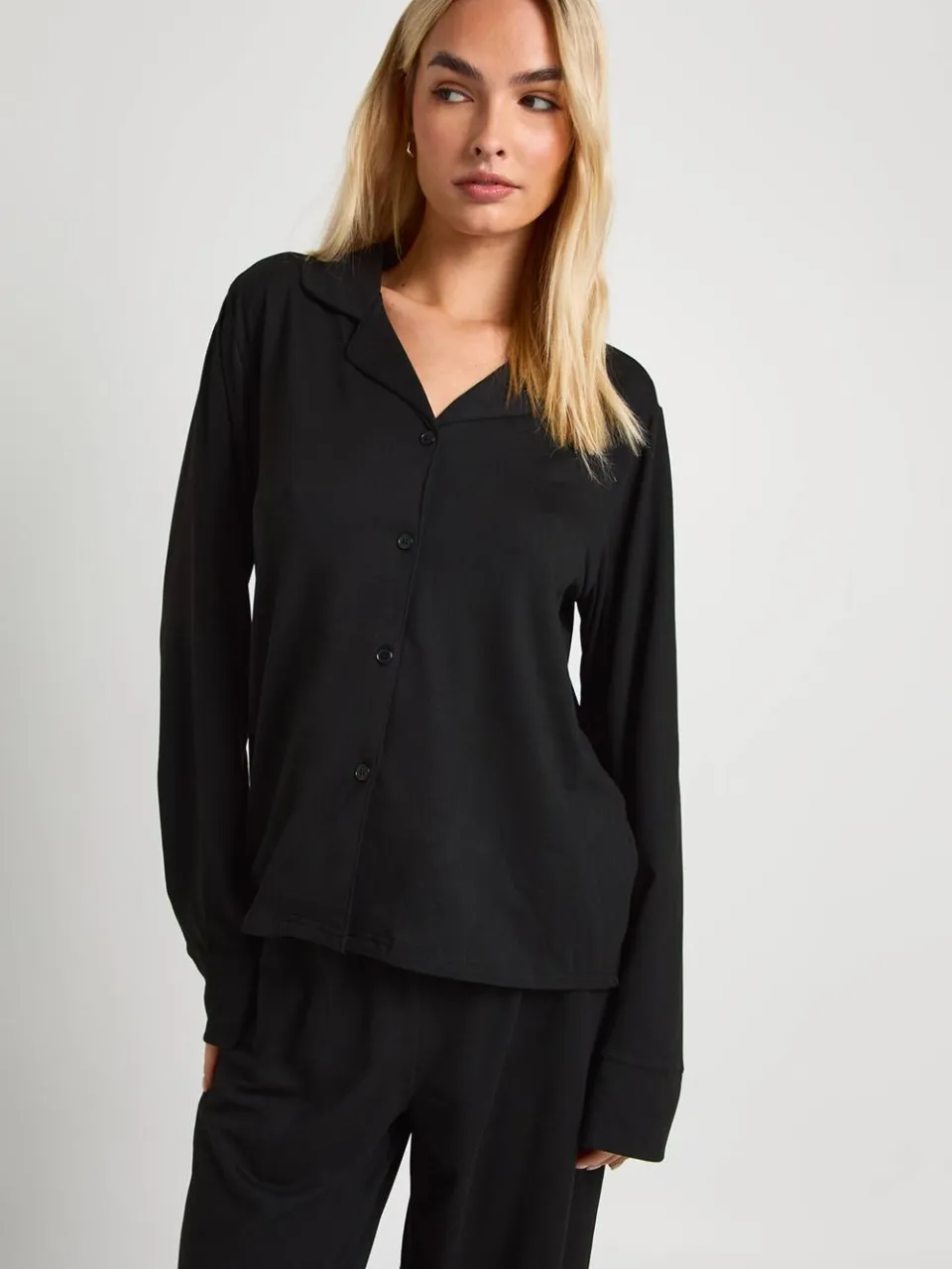 boohoo Dames Zachte Touch Doorknoop Shirt en Broek Pyjama Set zwart, foto 3
