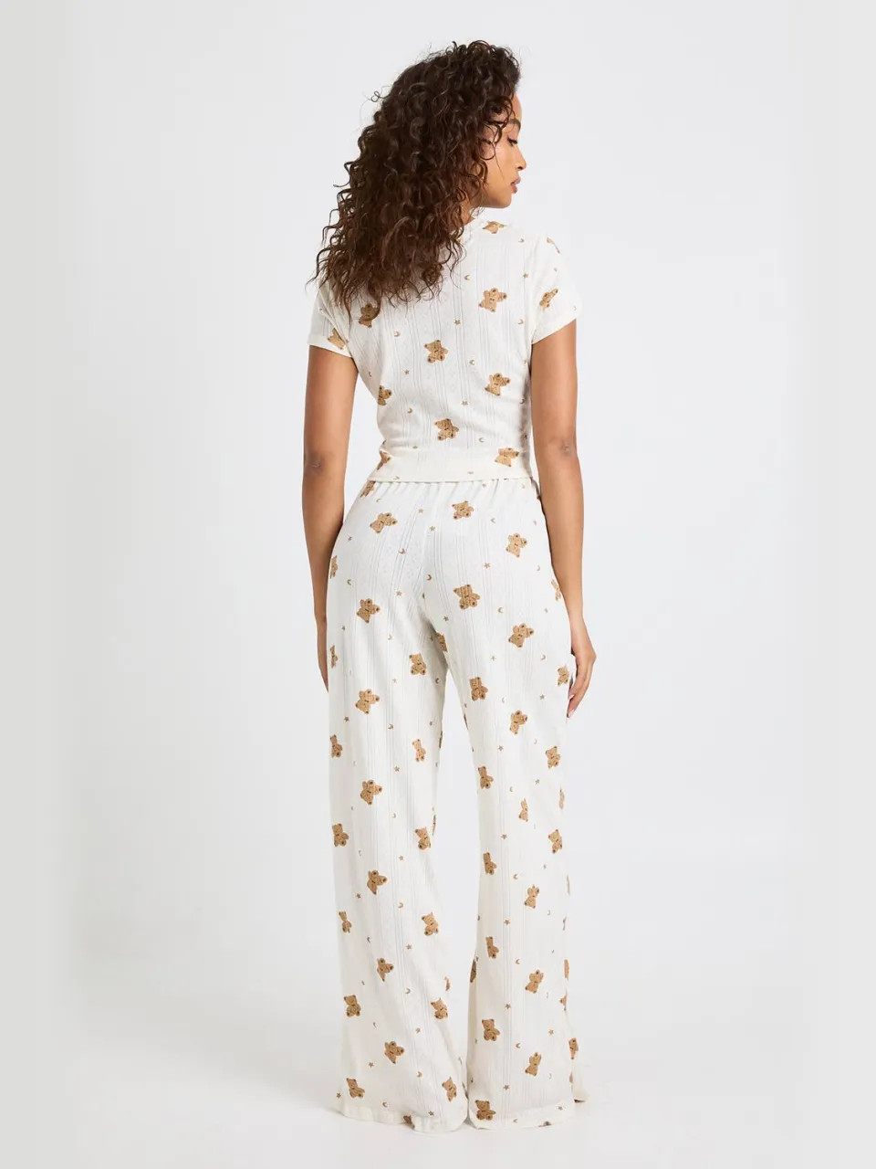 boohoo Dames Pointelle Bear Print Baby T-Shirt en Pyjama Set met wijde pijpen crème, foto 2