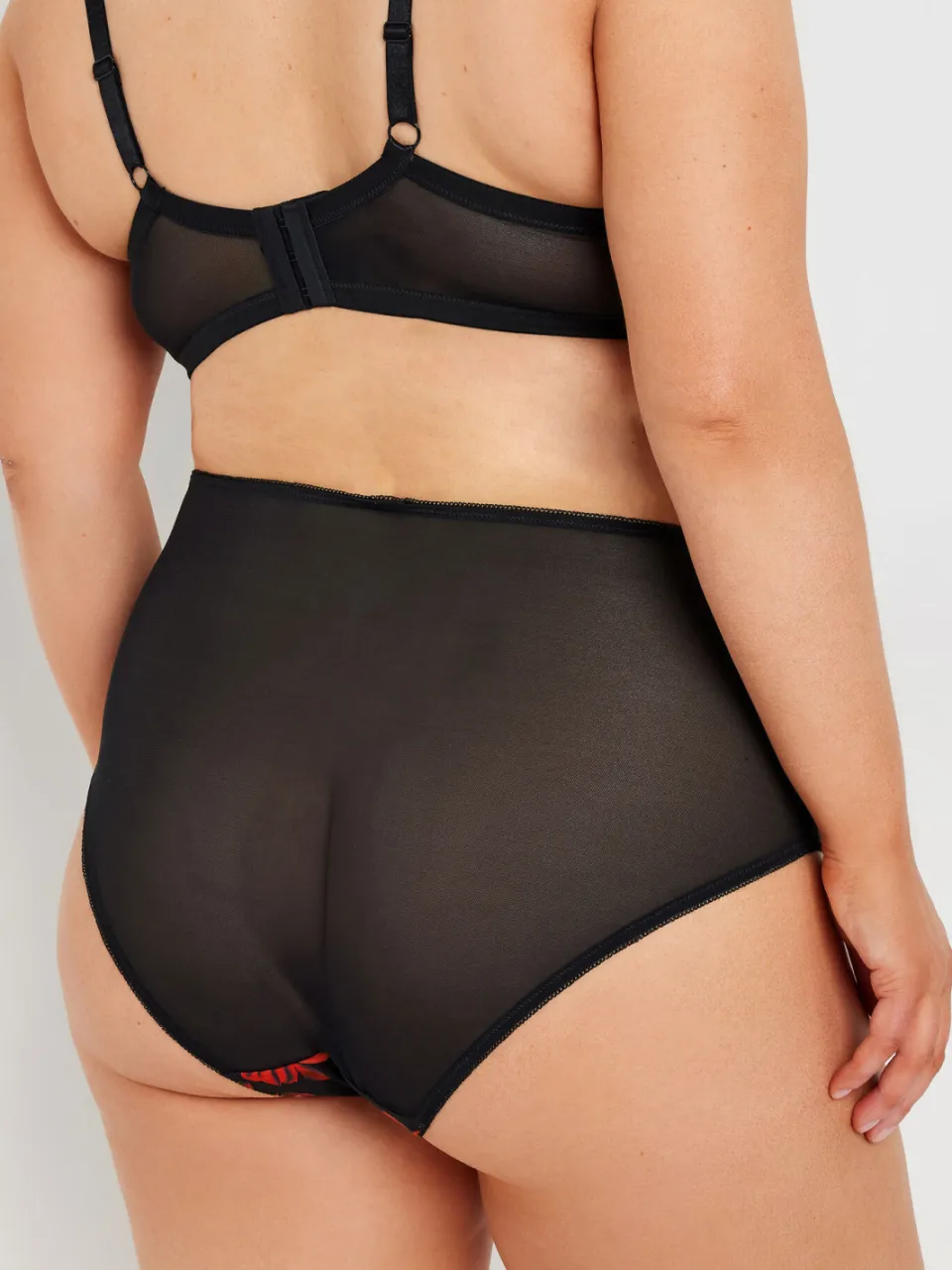 Yours Tailleslip Met Inzet Van Bloemen En Mesh In Zwart/Rood-60, foto 2