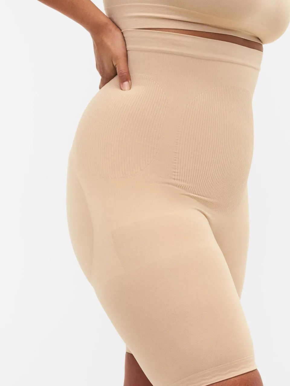 Zizzi high waist corrigerende short lichtbeige, foto 5