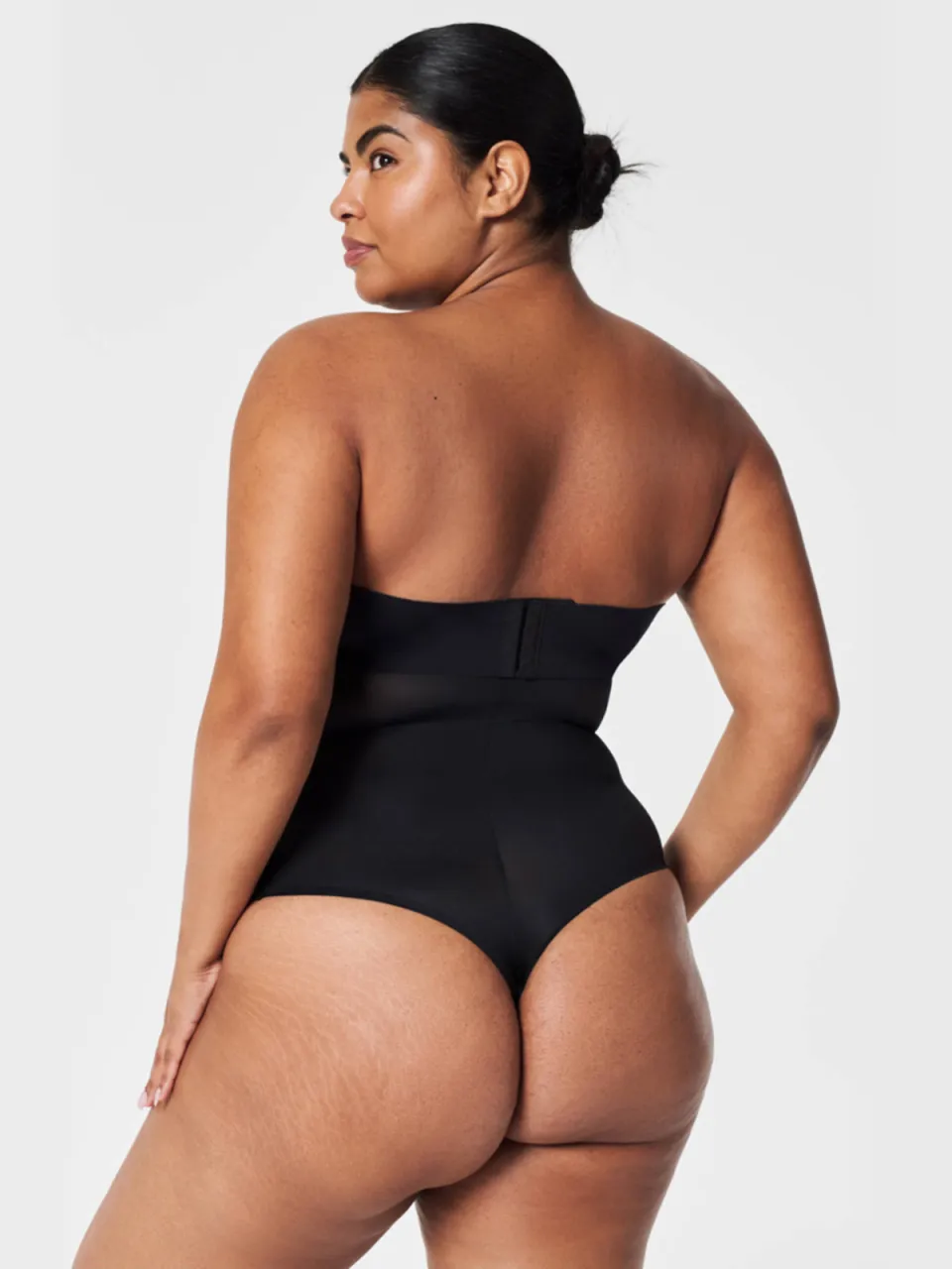 Spanx SPANXshape™ Invisible high waist medium corrigerende string zwart, foto 3