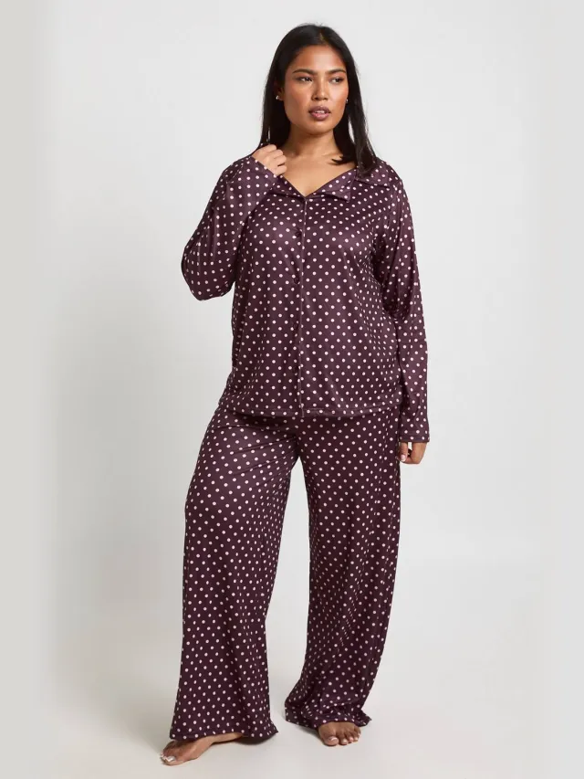 boohoo Dames Plus Polkadot Print Lange Mouwen Shirt & Broek Pyjama Set Bruin