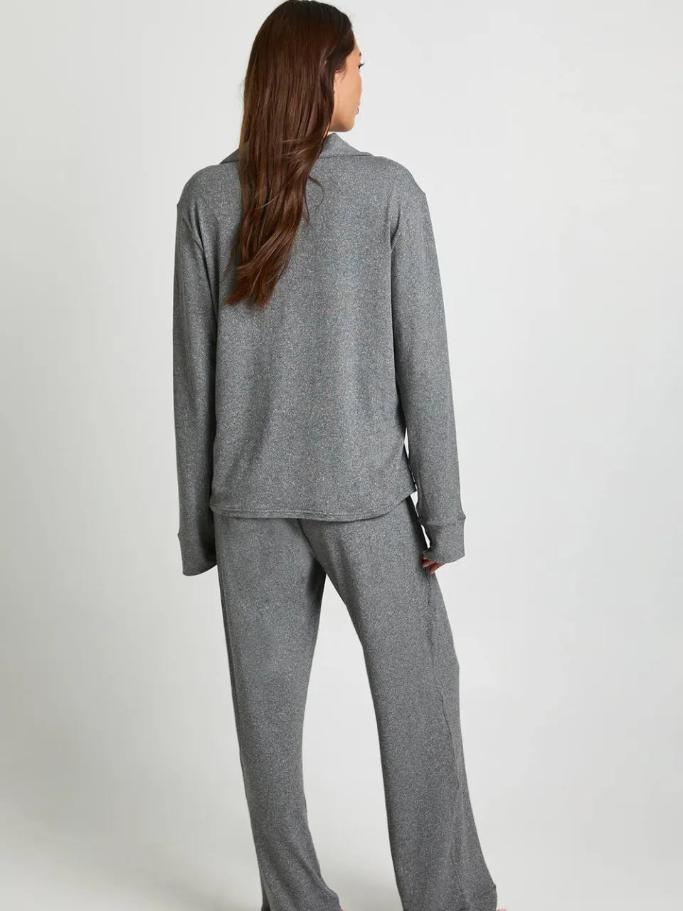 boohoo Dames Pyjamaset met overhemd en broek met doorlopende soft touch-knoopsluiting grijze mergel, foto 2