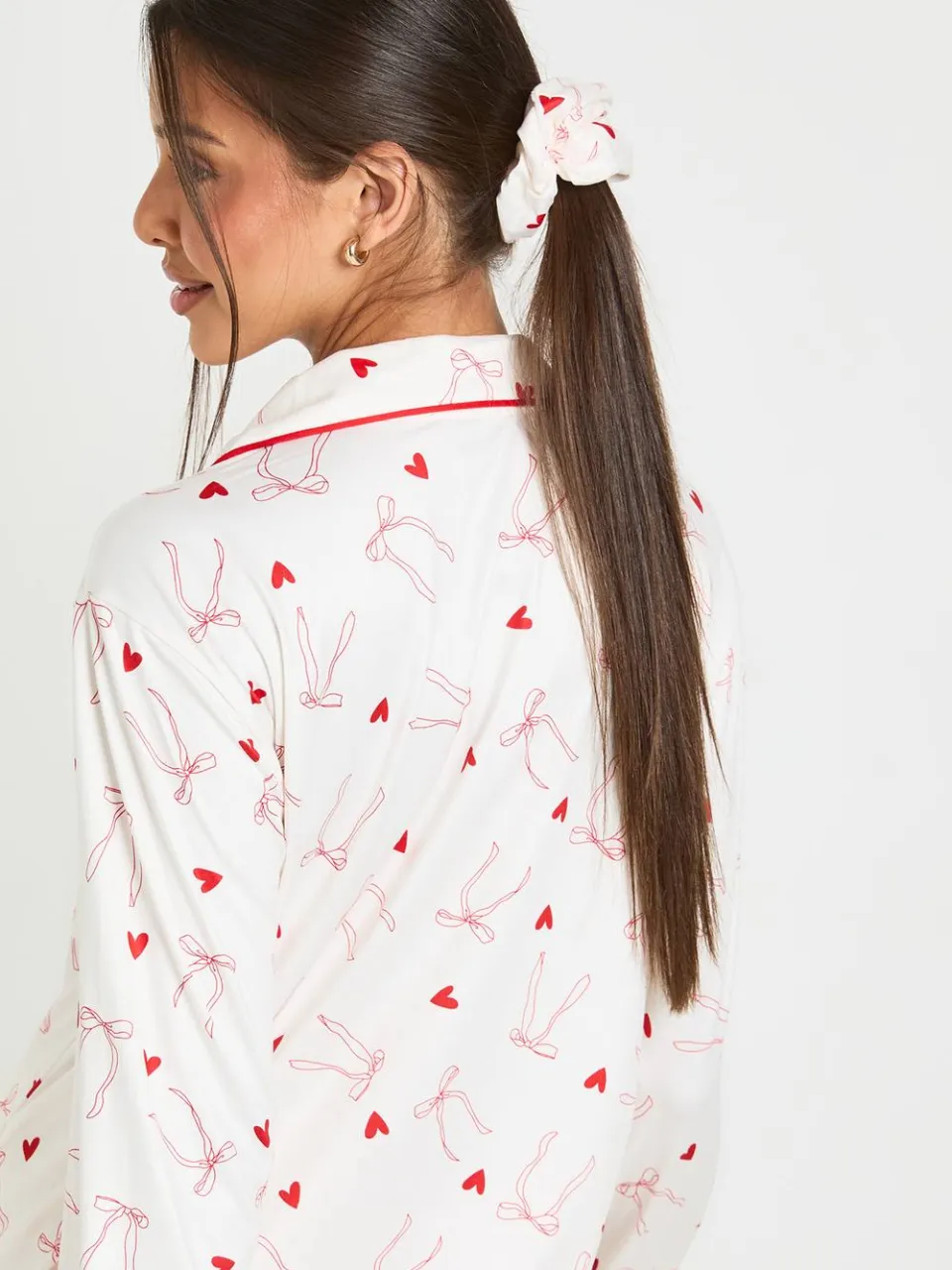 boohoo Dames Pyjama Set Van 3 Stuks Met Hartjes- En Strikprint, Shirt Met Lange Mouwen En Broek wit, foto 4