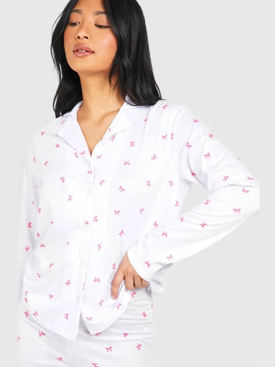boohoo Dames Petite Strikprint Lange Mouw Shirt & Broek Pyjama Set wit, foto 3