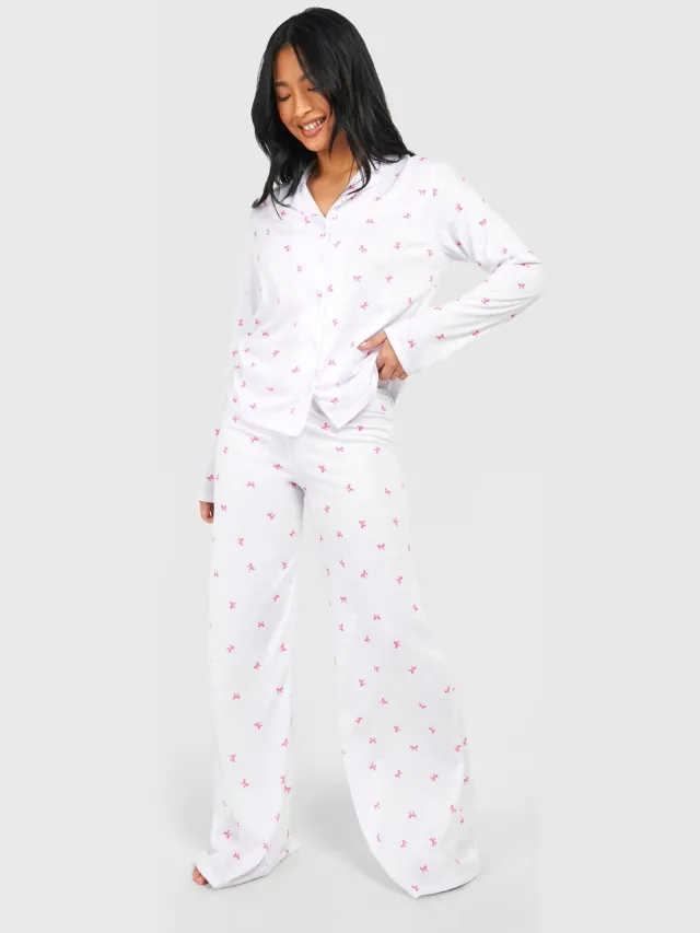 boohoo Dames Petite pyjama set met strikprint, lange mouwen overhemd & broek Wit