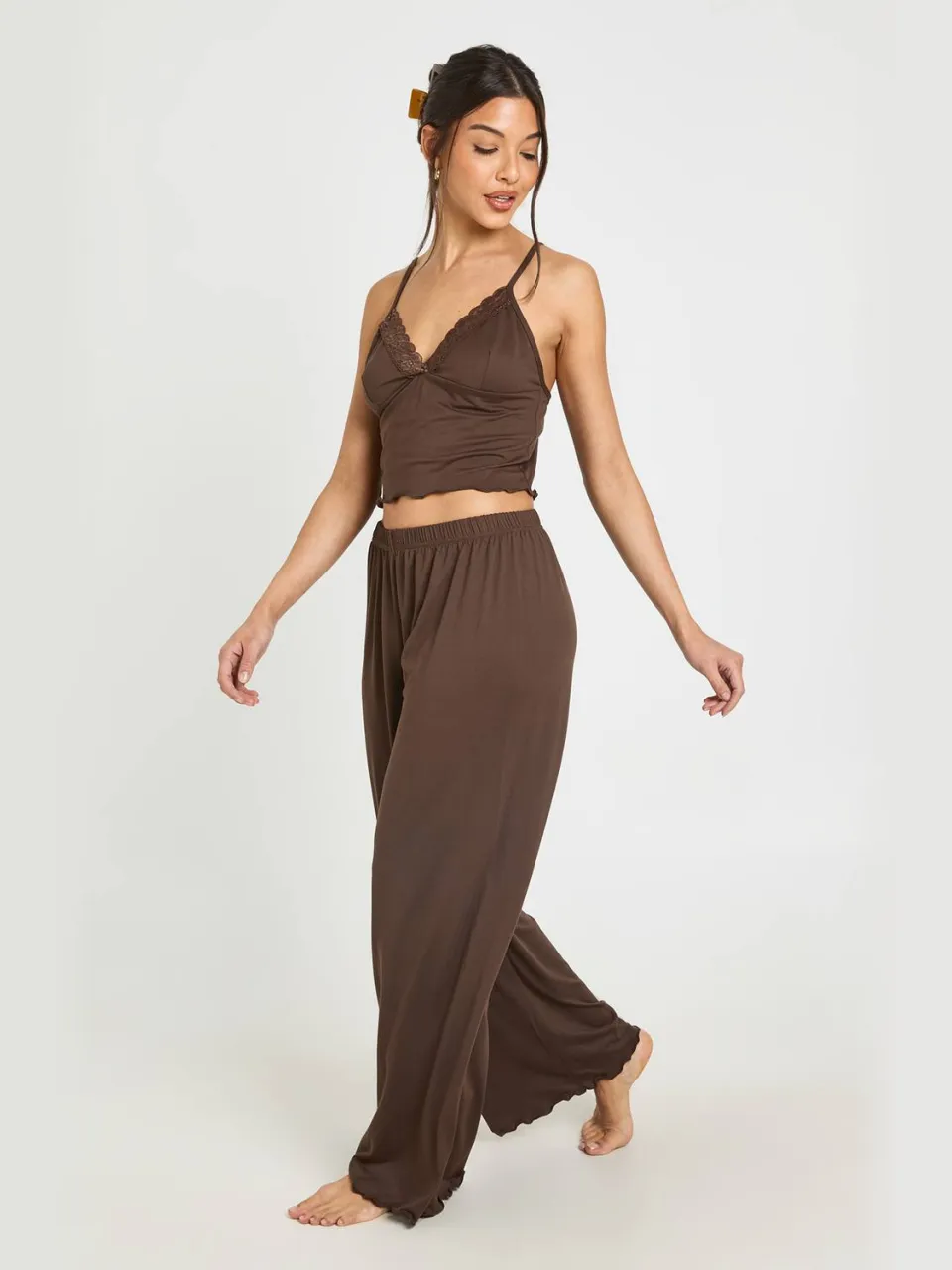 boohoo Dames Jersey Pyjama Set Met Kanten Rand Cami & Broek chocoladebruin, foto 2