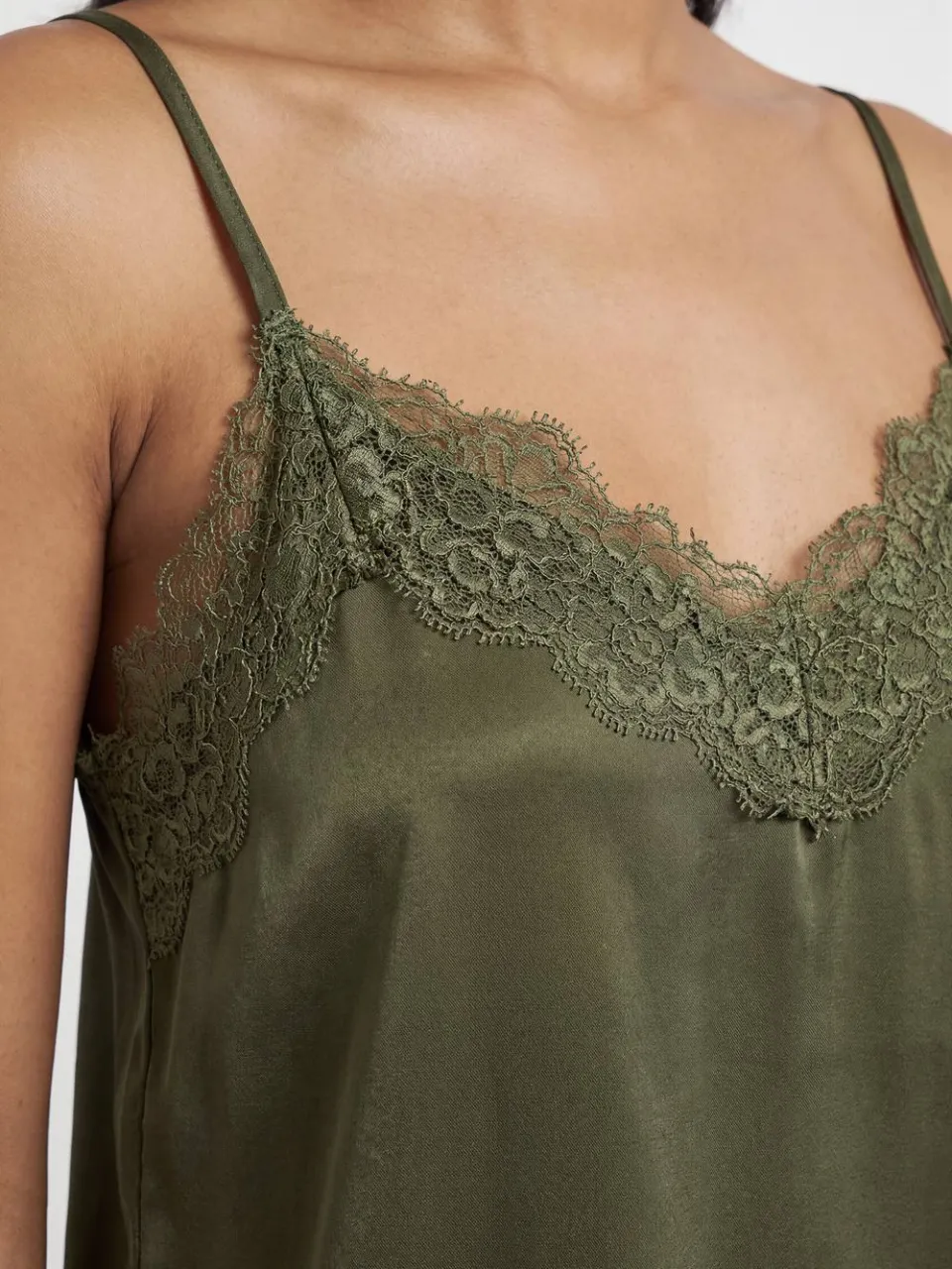 boohoo Dames Satijnen Pyjama Set Met Wimperkantzoom - Cami & Broek smaragdgroen, foto 2
