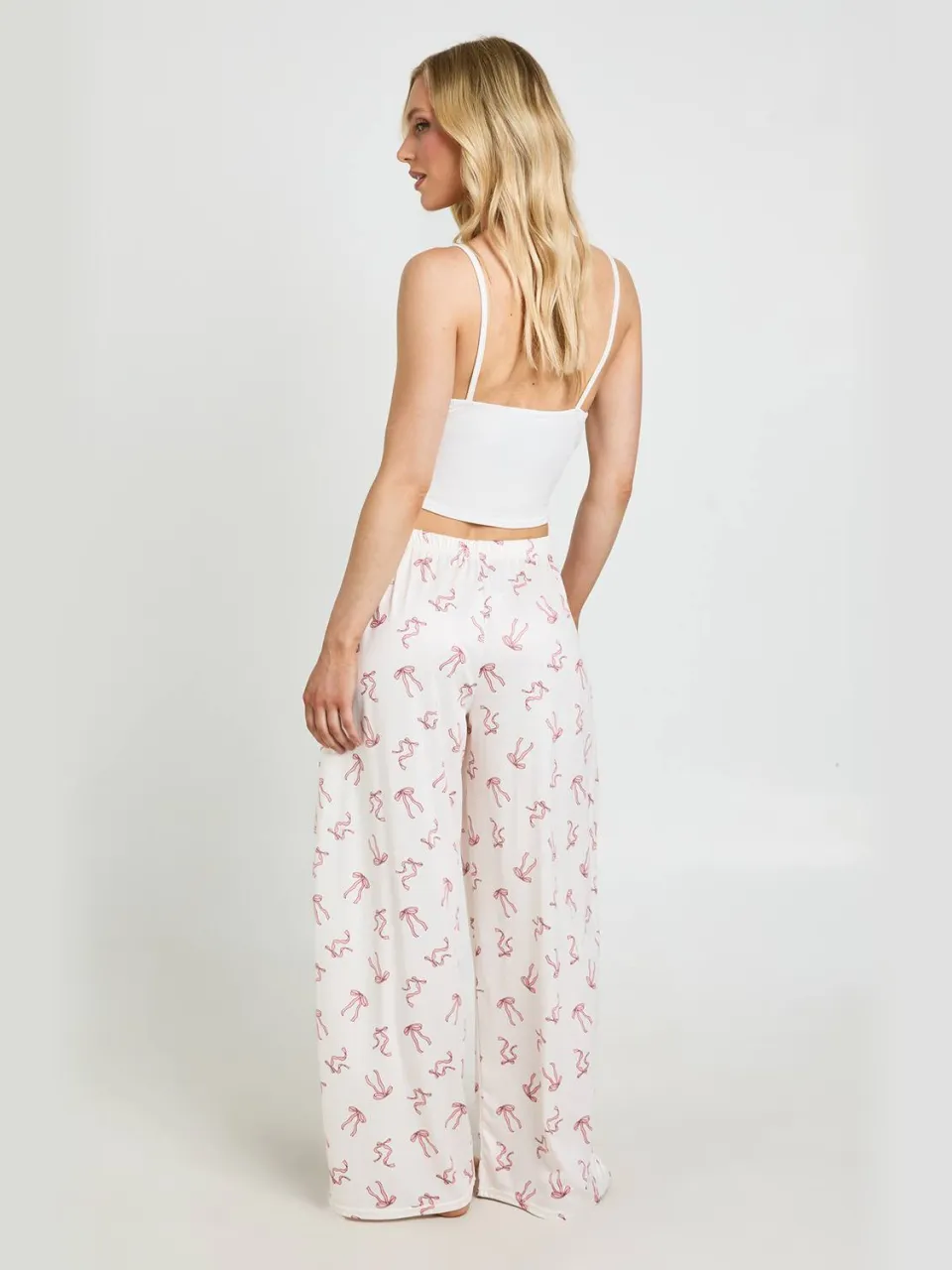 boohoo Dames Petite Cami & Broek Set Met Strikjesprint beige, foto 2