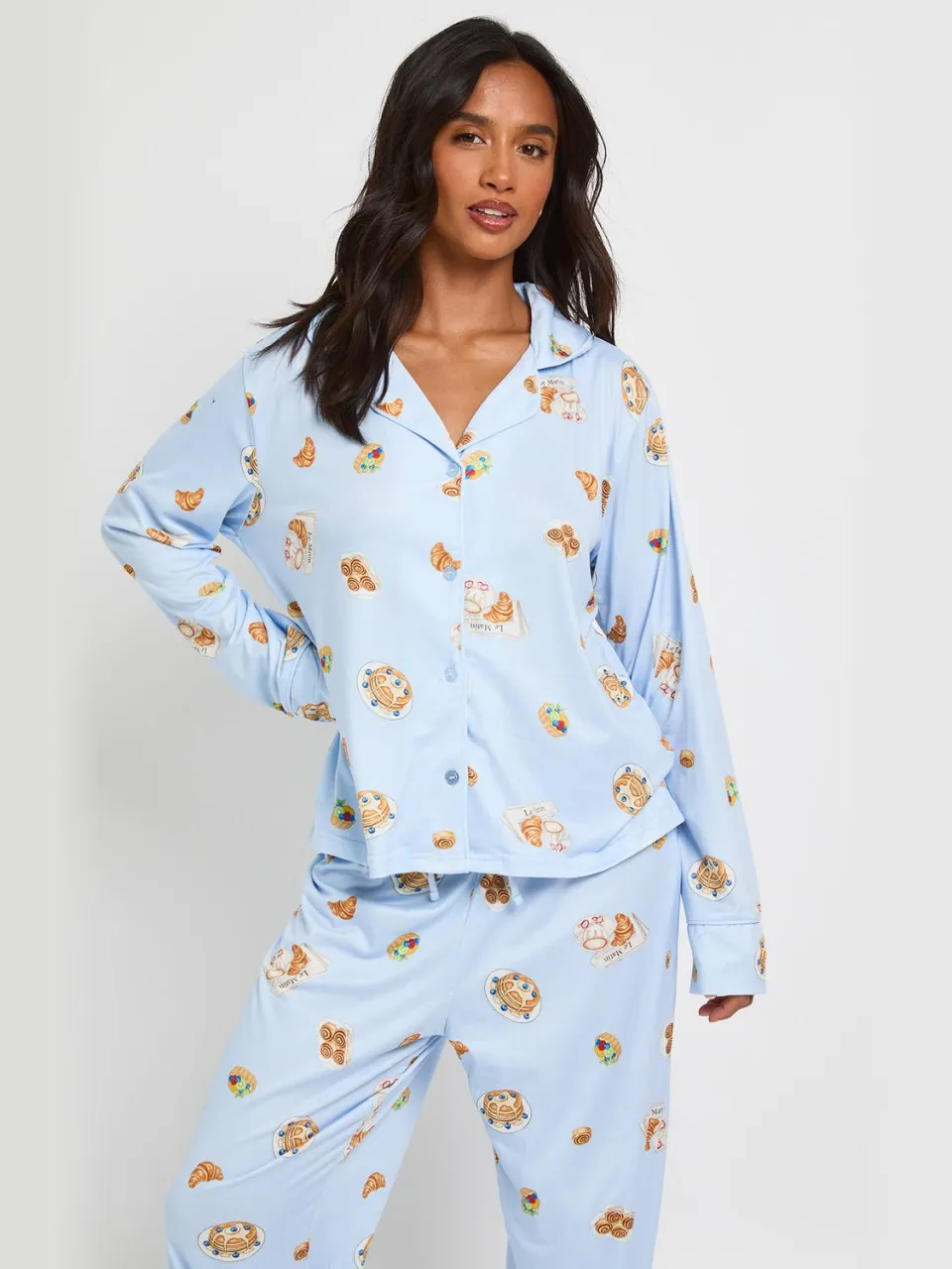 boohoo Dames Petite Pyjama Set Met Ontbijtprint, Paspeldetail, Lange Mouwen En Broek babyblauw, foto 4