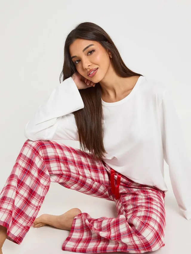 boohoo Dames Geborstelde geruite top met lange mouwen & broek pyjama set Rood
