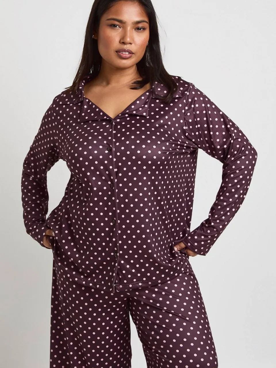 boohoo Dames Plus Polkadot Print Lange Mouwen Shirt & Broek Pyjama Set bruin, foto 3