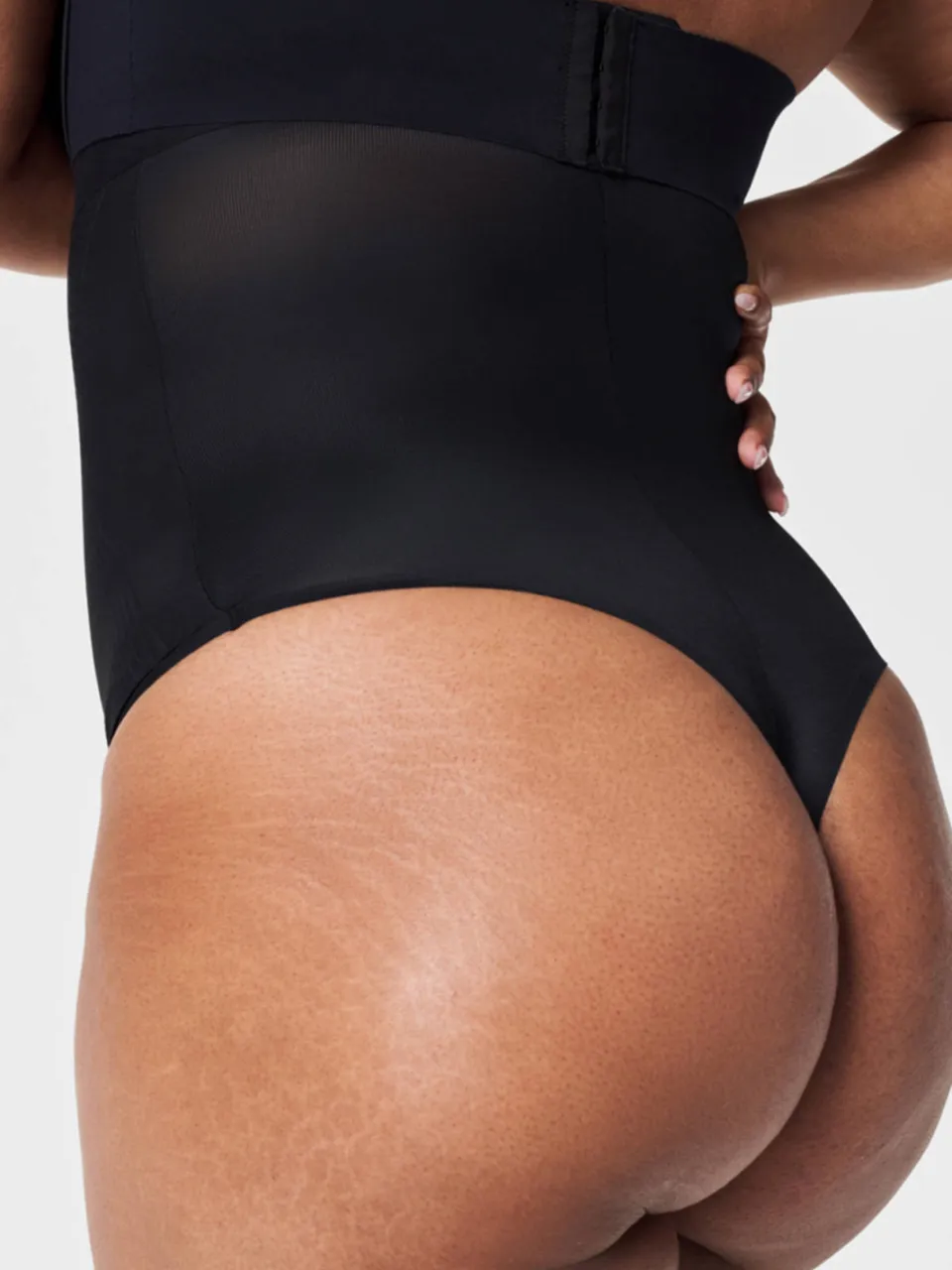 Spanx SPANXshape™ Invisible high waist medium corrigerende string zwart, foto 5