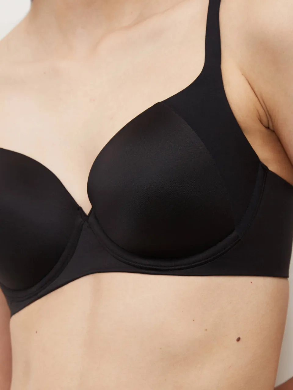 Triumph Body Make-Up Soft Touch voorgevormde T-shirt-bh zwart, foto 4