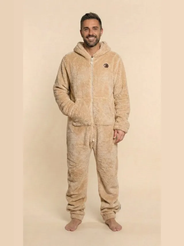 Fleece Onesie ® | Linda: "De allerbeste Onesie ooit gemaakt" | Stijlvol, warm en super zacht | 100% Duurzame Knuffle Fleece Fabric® | Handgemaakt in Portugal | Loungewear | Jumpsuit | Huispak | Dit is, in de kleur Champagne