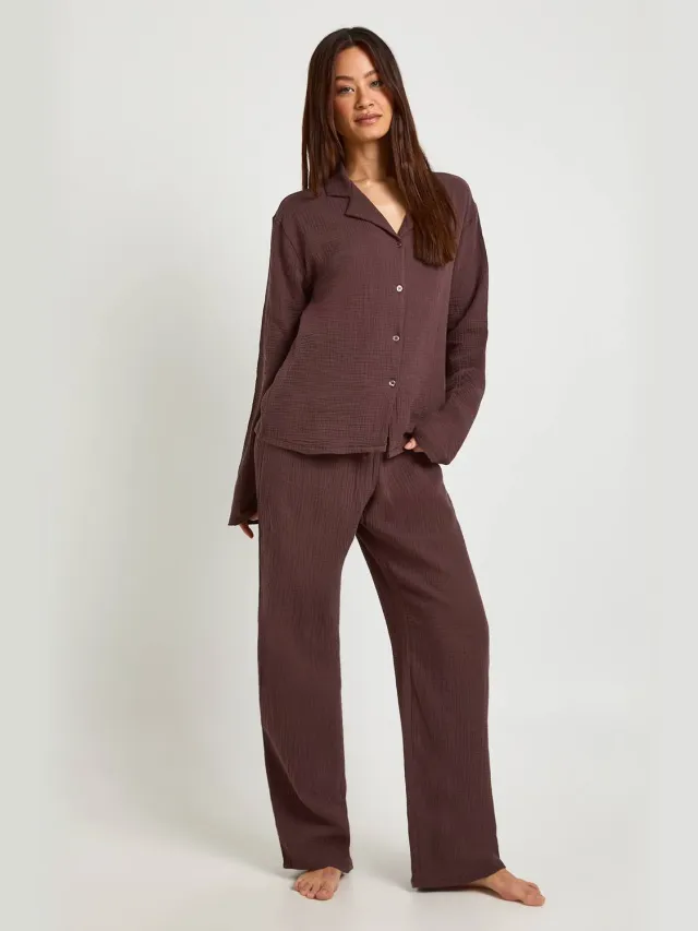 boohoo Dames Lange Mouwlin Shirt & Broek Pyjama Set Voor Lange Maten Chocoladebruin