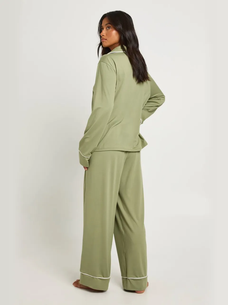 boohoo Dames Petite Piping-detail langmouwenhemd & broek pyjamaset verstandig, foto 2