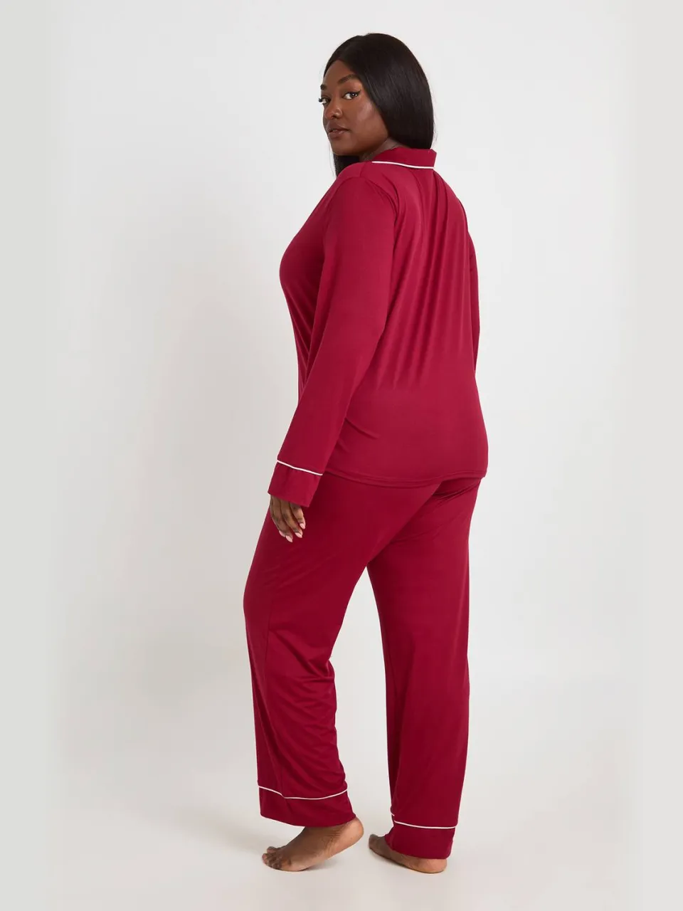 boohoo Dames Plus Pyjama Set Met Paspeldetail, Shirt Met Lange Mouwen & Broek bordeaux rood, foto 2