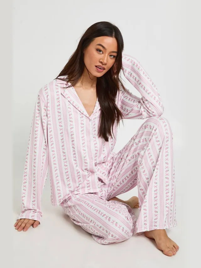 boohoo Dames Tall Pyjama Set met Strikprint - Shirt met Lange Mouwen & Broek Roze