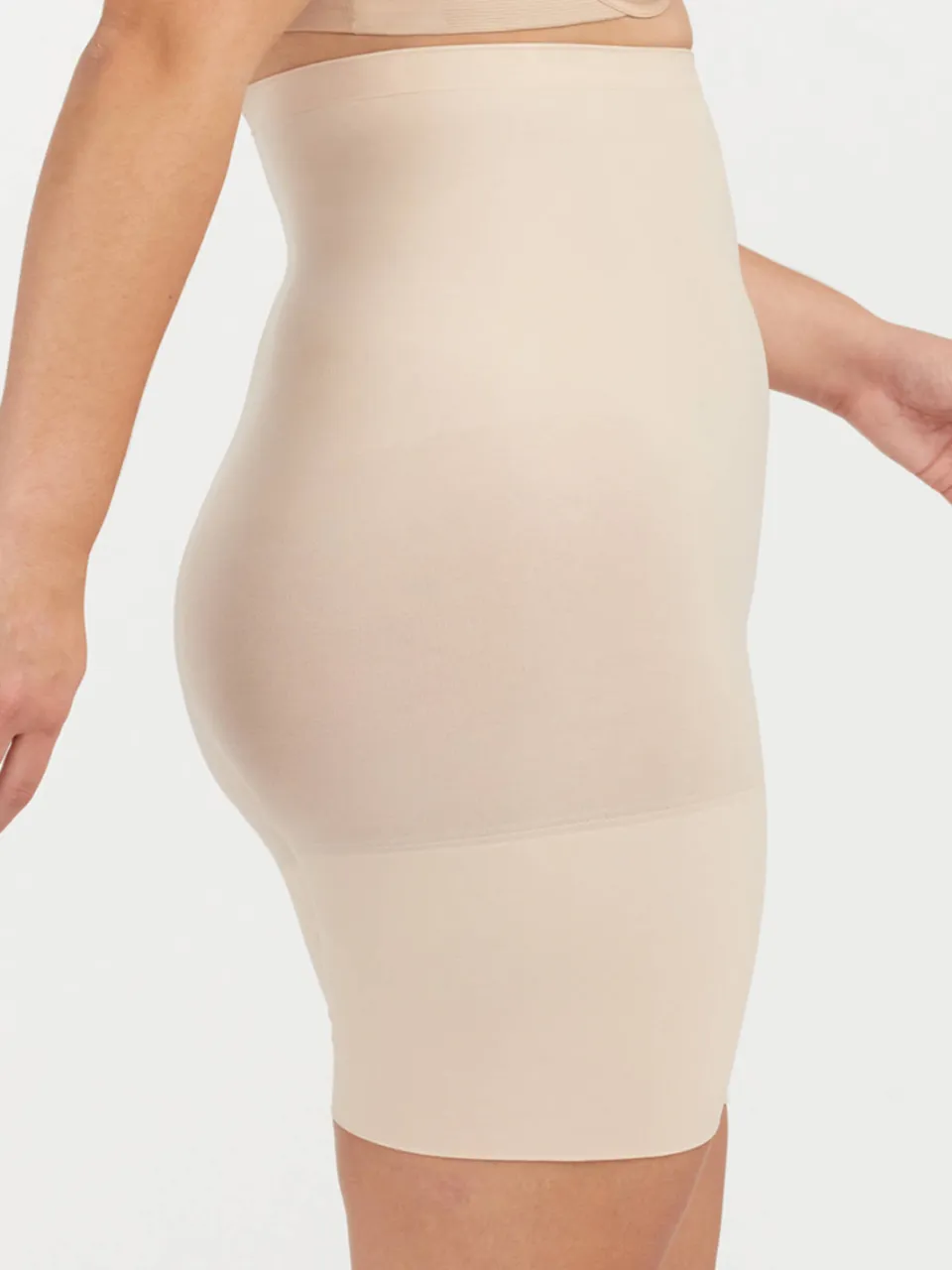 SPANX SPANXsculpt™ Seamless Power seamless high waist sterk corrigerende short lichtbeige, foto 4