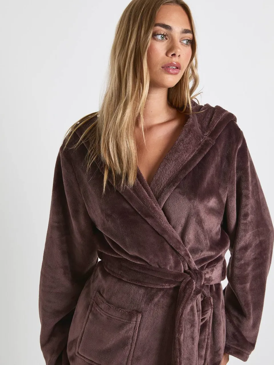 boohoo Dames Maxi Fleece Kapmantel-huisjas chocoladebruin, foto 4