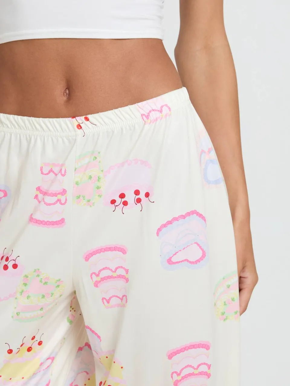 boohoo Dames Tall Pyjamaset Met Cami En Broek Met Taartprint citroen, foto 4