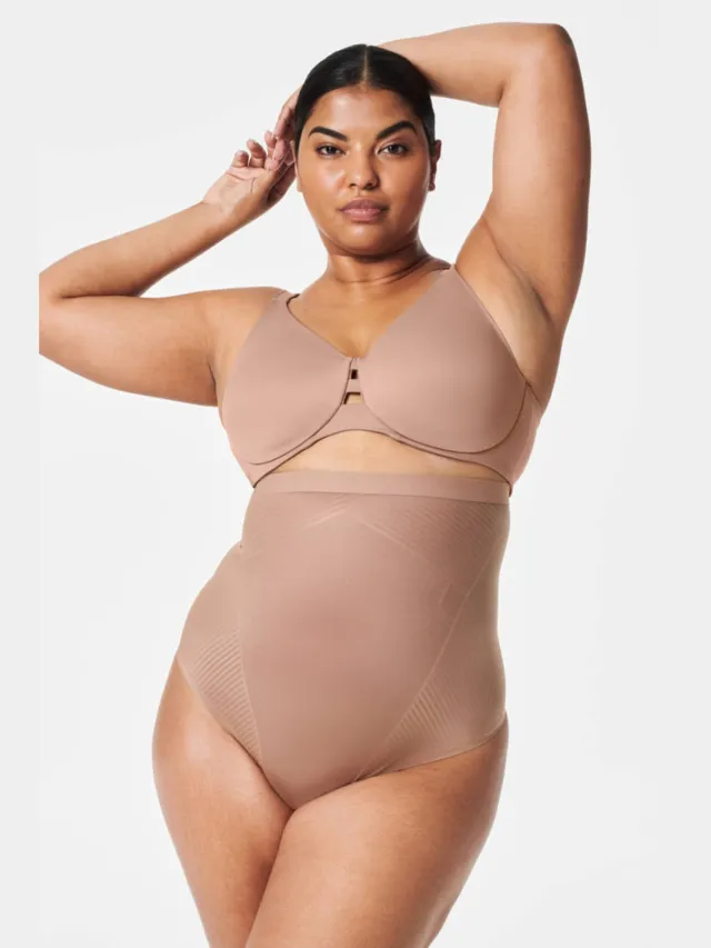 SPANX SPANXshape™ Invisible high waist medium corrigerende string donkerbeige