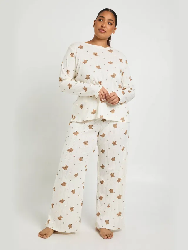 boohoo Dames Plus Pointelle Beerprint Top met Lange Mouwen & Broek Pyjamaset Crème