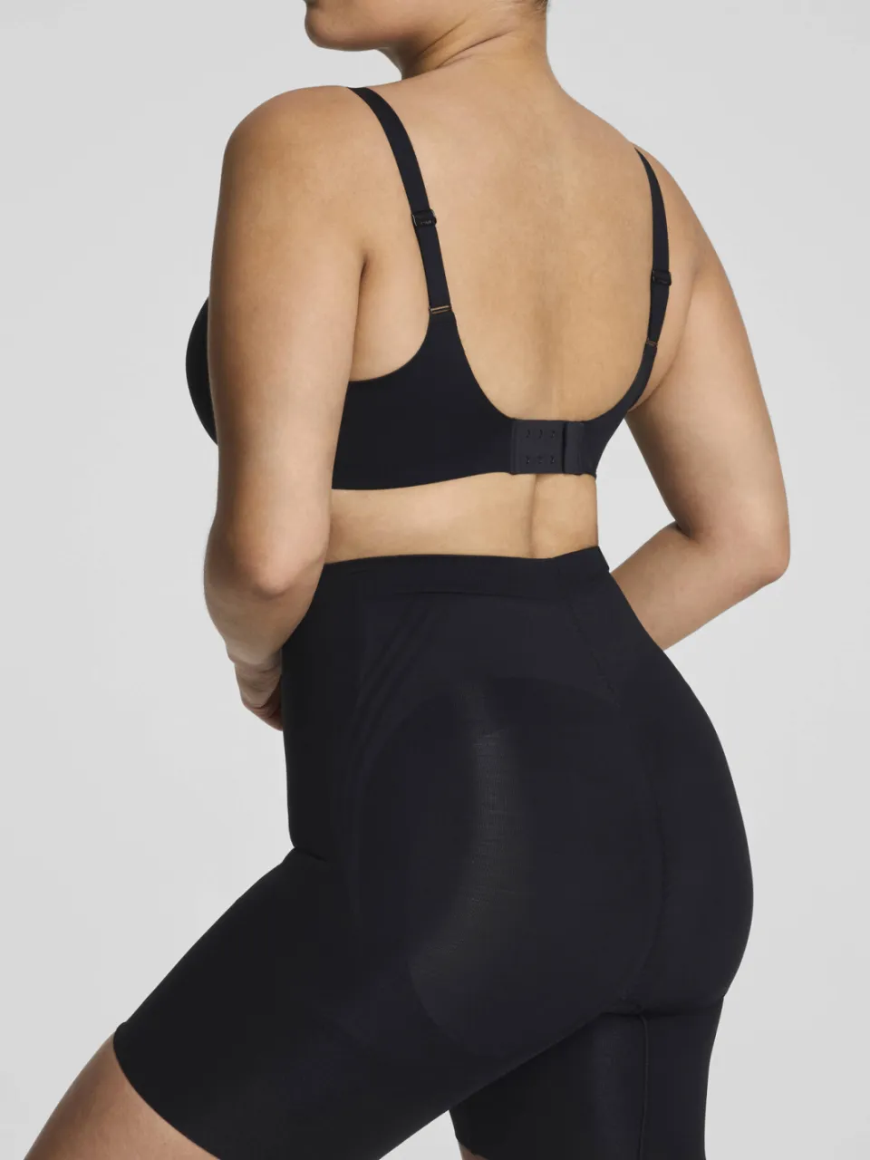 SPANX SPANXsculpt™ GoFigure seamless sterk corrigerende Mid Thigh short - zwart, foto 5