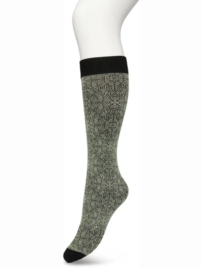 Bonnie Doon Dames Bloemen Panty Kniekousen Groen - Knie Kousen 100 denier - Gebloemd - Bloemen Print - Uitstekend draagcomfort - Mandala Flower Knee High - Kniesokken - Zakt niet af - OEKO-TEX - Loden Frost - BP221805.273