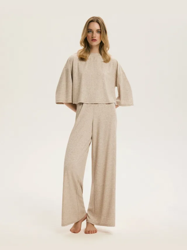 ESOTIQ Bloovii Homely - Damespyjamaset - Beige - Geribbelde structuur - Wijde broekspijpen