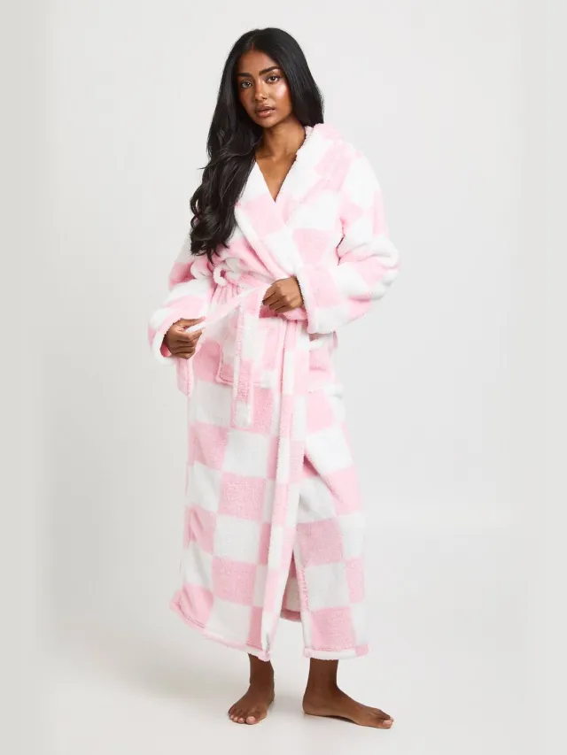 boohoo Dames Geblokte Fleece Lange Badjas Met Capuchon Lichtroze