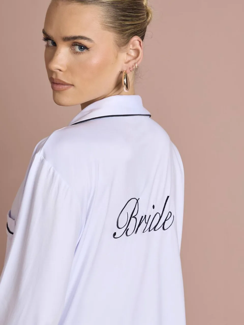 boohoo Dames Bruidspyjama 'bride' Jersey Geborduurd Shirt Met Lange Mouwen & Broek Set wit, foto 4