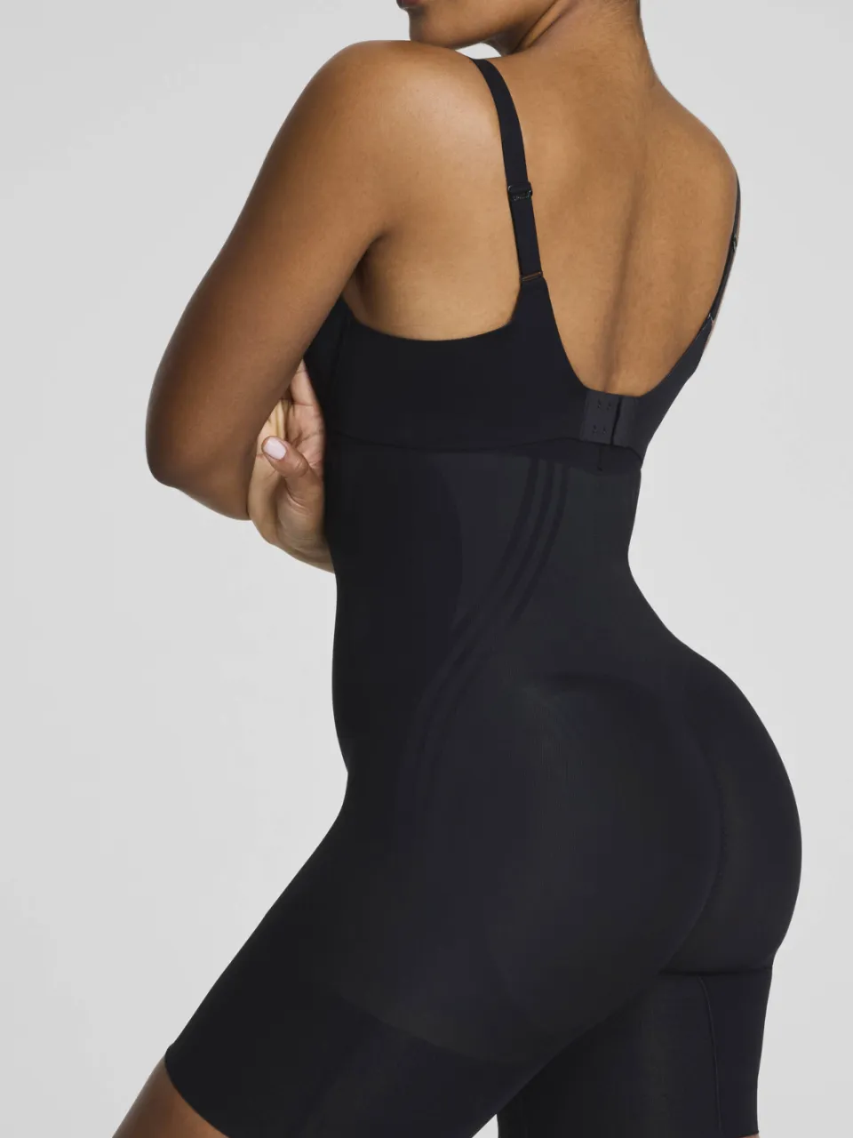 SPANX SPANXsculpt™ GoFigure seamless sterk corrigerende short High Waist Mid Thigh zwart, foto 4