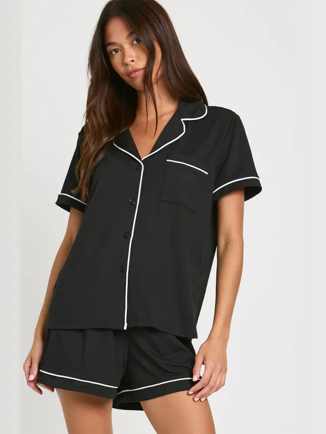 boohoo Dames Pyjamaset met jersey-pijpdetail kortmouwshirt & shorts Zwart
