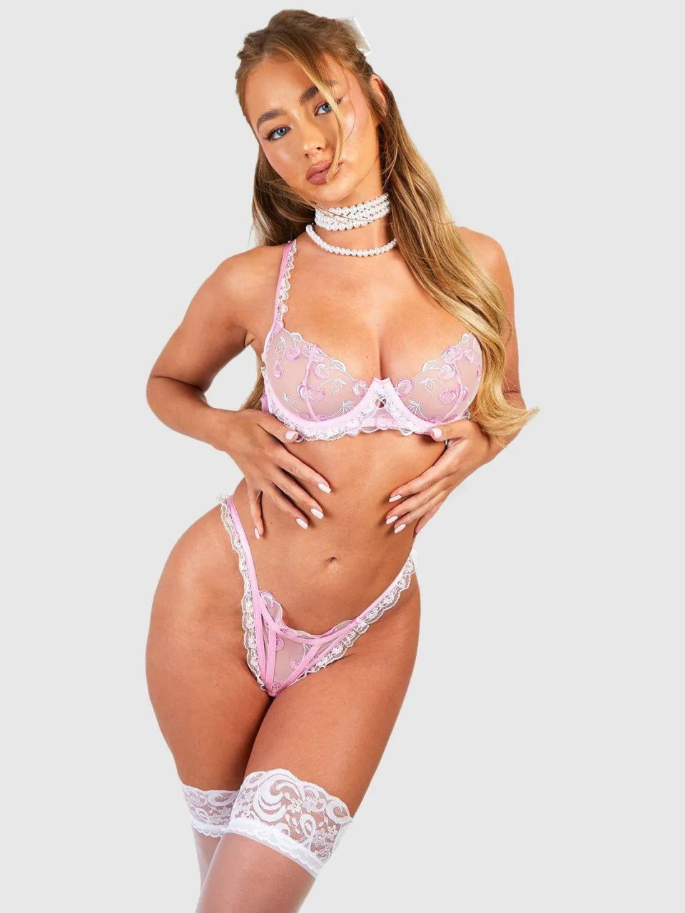 boohoo Dames Kersengeborduurde Ruffle Balcon-BH roze, foto 3