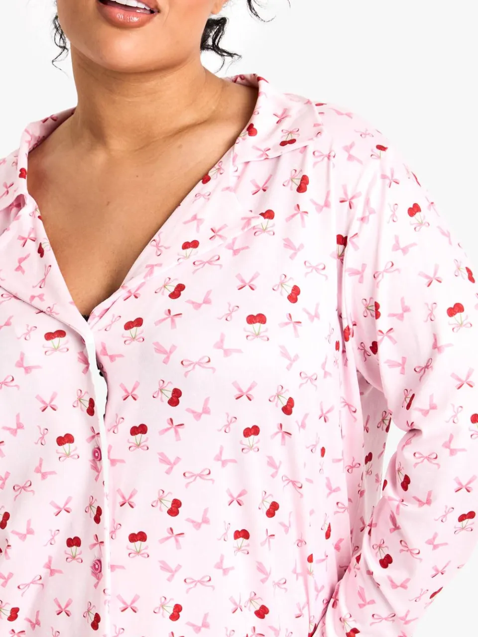 boohoo Dames Plus Cherry Print Pyjama Set met Lange Mouwen & Broek baby roze, foto 4