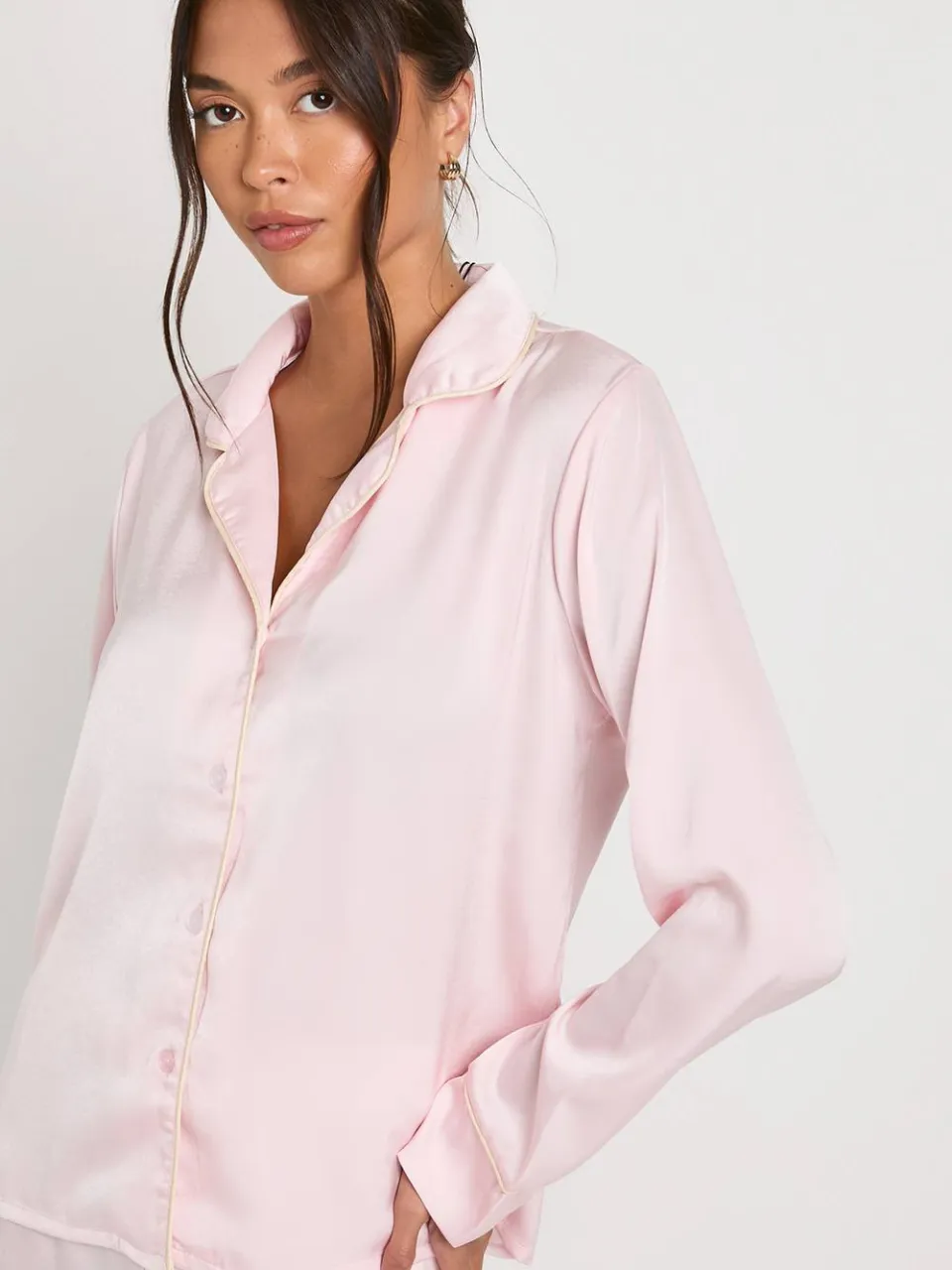 boohoo Dames Satijn pijpendetail lange mouw shirt & broek pyjama set baby roze, foto 2