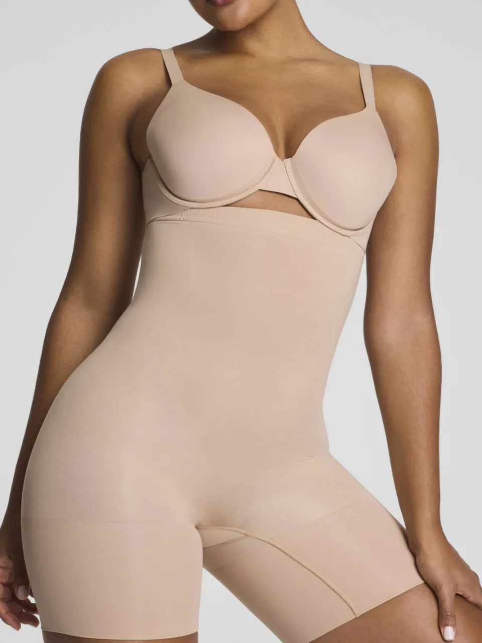 SPANX SPANXsculpt™ GoFigure seamless sterk corrigerende short High Waist Mid Thigh lichtbeige, foto 3