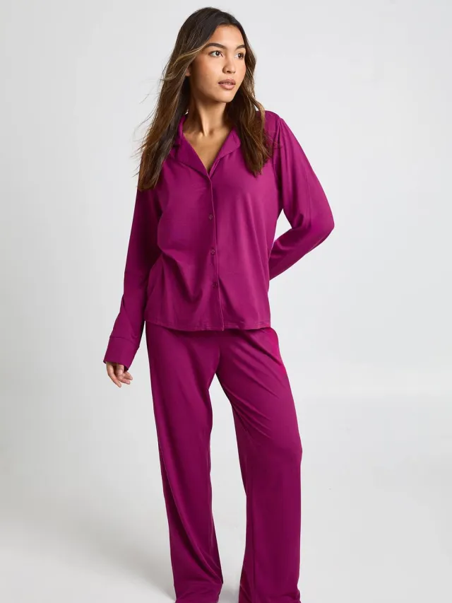 boohoo Dames Pyjamaset met zacht aanvoelend overhemd met doorlopende knoopsluiting en broek Pruim