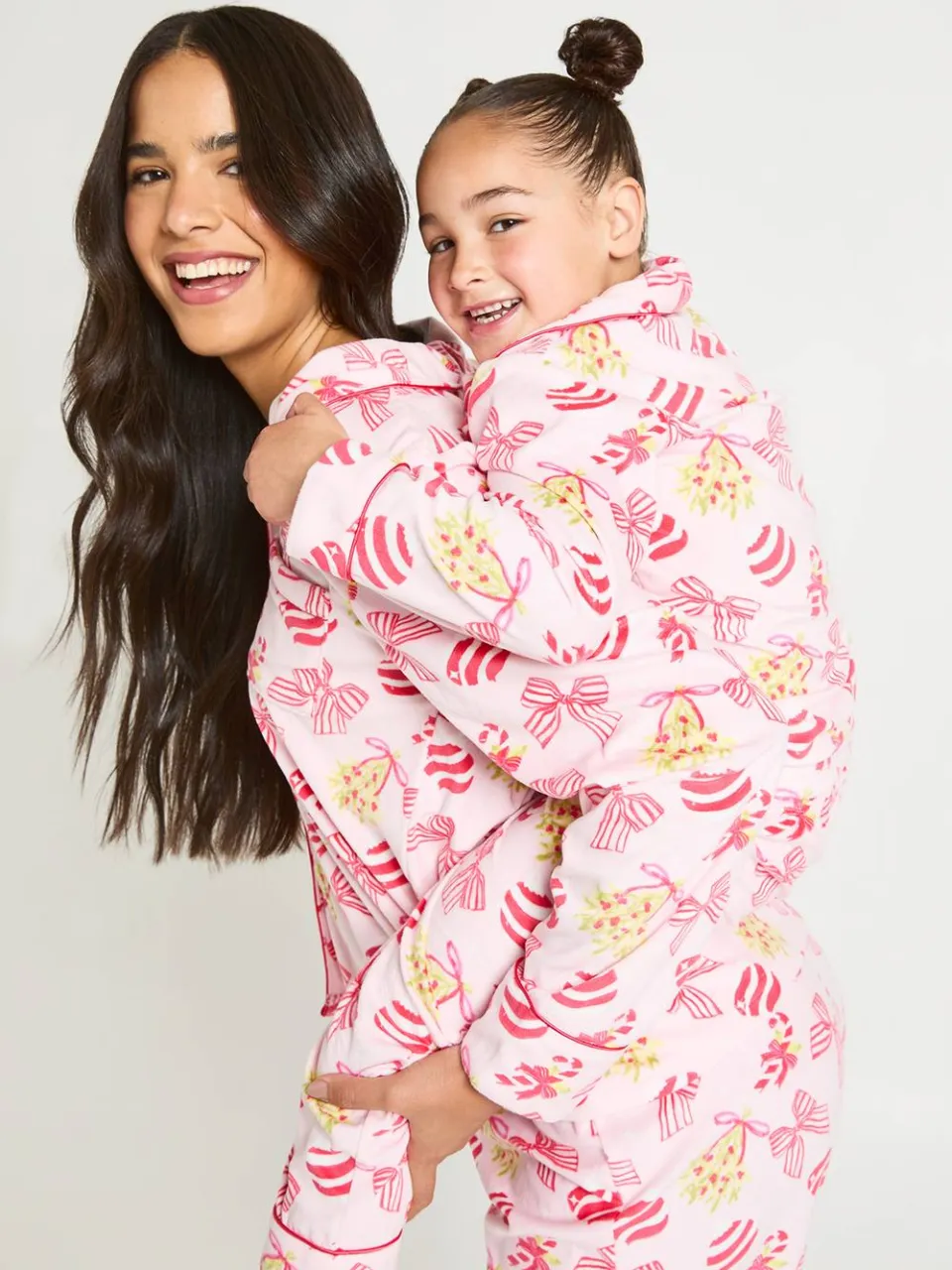 boohoo Dames Kinder Bijpassende Familie Baby Fleece Kerst Print Lange Mouw Shirt & Broek Pyjama Set lichtroze, foto 2