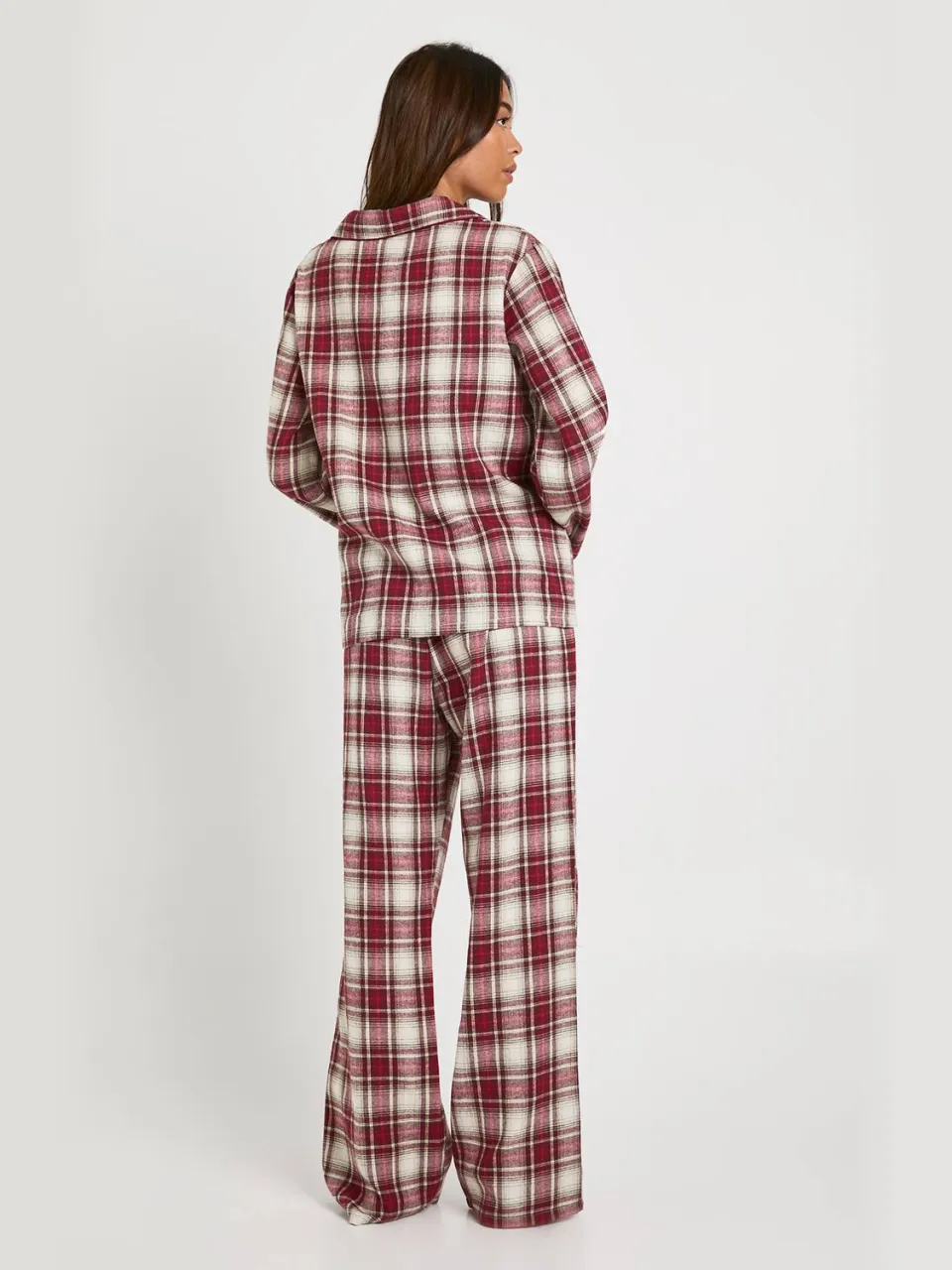 boohoo Dames Geborsteld geruit overhemd met lange mouwen & broek pyjamaset bordeaux rood, foto 2
