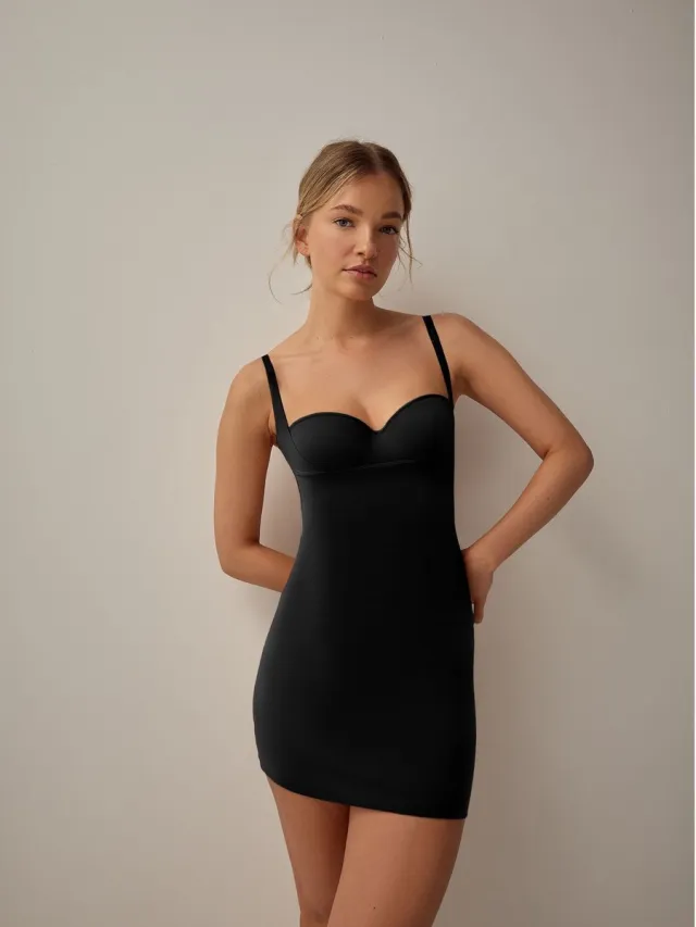 Next Dames - Vormgevende 'Wear your own bra' behaslip met medium ondersteuning - Zwart Black