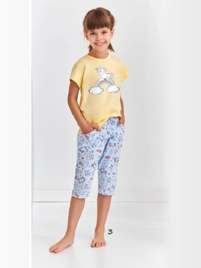 Taro Pyjama Beki met 3/4-broek. Maat: 110 cm / 5 jaar. Geel - multi