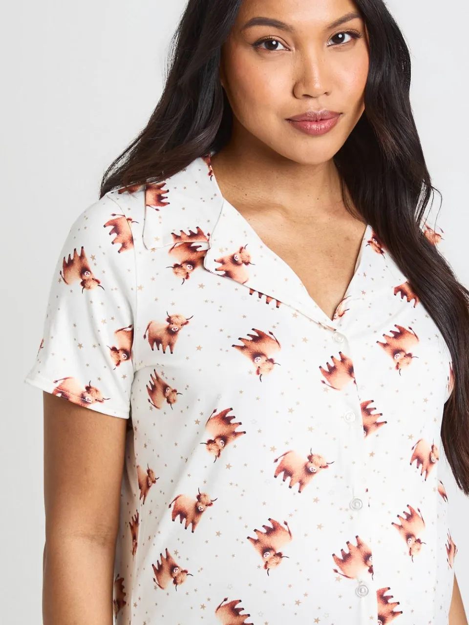 boohoo Dames Zwangerschaps Nachthemd Met Hooglandkoeien Print En Knoopsluiting Met Kraag lichtbruin, foto 4