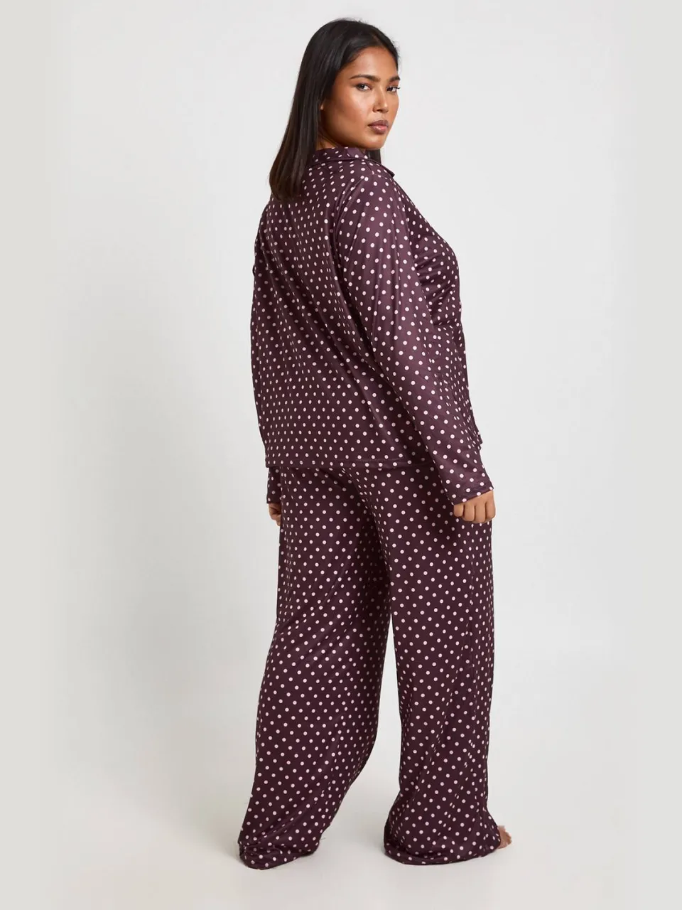 boohoo Dames Plus Polkadot Print Lange Mouwen Shirt & Broek Pyjama Set bruin, foto 2