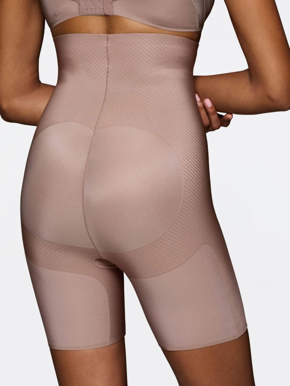 Triumph high waist corrigerende short Body Make-Up Illusion Curve lichtbruin, foto 3